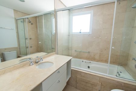 Apartamento para alugar com 342m², 4 quartos e 4 vagas Apartamento para alugar com 342m², 4 quartos e 4 vagasBanheiro da suíte 3