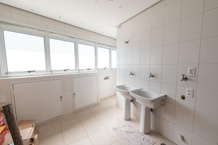 Apartamento para alugar com 342m², 4 quartos e 4 vagas Apartamento para alugar com 342m², 4 quartos e 4 vagasÁrea de serviço