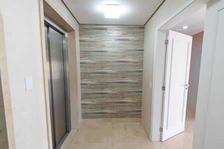 Apartamento para alugar com 342m², 4 quartos e 4 vagas Apartamento para alugar com 342m², 4 quartos e 4 vagasHall exclusivo dos elevadores