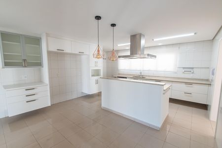 Apartamento para alugar com 342m², 4 quartos e 4 vagas Apartamento para alugar com 342m², 4 quartos e 4 vagasCozinha
