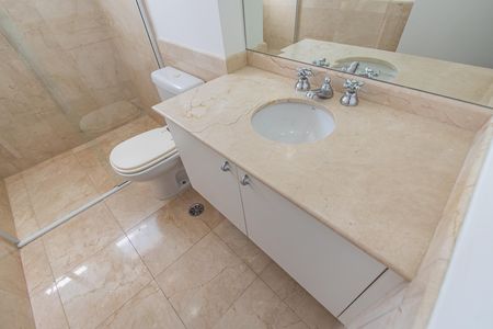 Apartamento para alugar com 342m², 4 quartos e 4 vagas Apartamento para alugar com 342m², 4 quartos e 4 vagasBanheiro da suíte 1