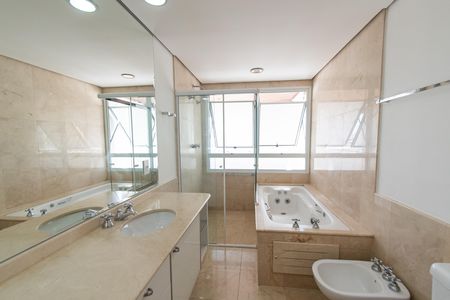 Apartamento para alugar com 342m², 4 quartos e 4 vagas Apartamento para alugar com 342m², 4 quartos e 4 vagasBanheiro da suíte 4