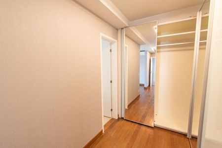 Apartamento para alugar com 342m², 4 quartos e 4 vagas Apartamento para alugar com 342m², 4 quartos e 4 vagasCloset da suíte 4
