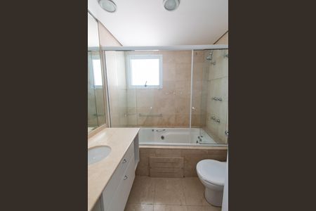 Apartamento para alugar com 342m², 4 quartos e 4 vagas Apartamento para alugar com 342m², 4 quartos e 4 vagasBanheiro da suíte 3