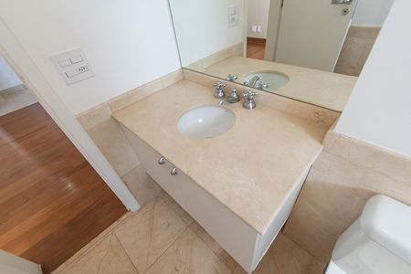 Apartamento para alugar com 342m², 4 quartos e 4 vagas Apartamento para alugar com 342m², 4 quartos e 4 vagasBanheiro da suíte 2