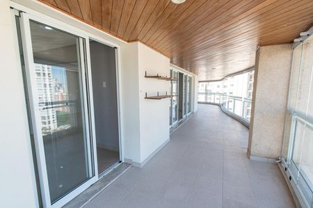 Apartamento para alugar com 342m², 4 quartos e 4 vagas Apartamento para alugar com 342m², 4 quartos e 4 vagasVaranda