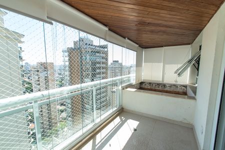 Apartamento para alugar com 342m², 4 quartos e 4 vagas Apartamento para alugar com 342m², 4 quartos e 4 vagasVaranda da suíte 4