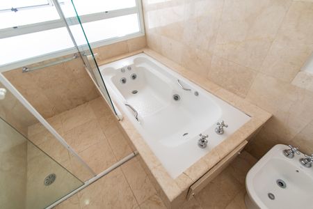 Apartamento para alugar com 342m², 4 quartos e 4 vagas Apartamento para alugar com 342m², 4 quartos e 4 vagasBanheiro da suíte 4