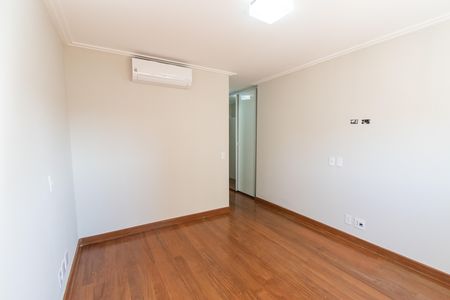 Apartamento para alugar com 342m², 4 quartos e 4 vagas Apartamento para alugar com 342m², 4 quartos e 4 vagasSuíte 3