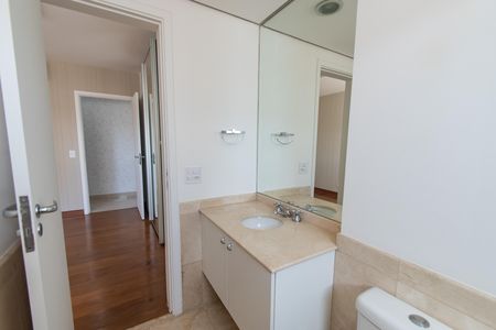 Apartamento para alugar com 342m², 4 quartos e 4 vagas Apartamento para alugar com 342m², 4 quartos e 4 vagasBanheiro da suíte 2