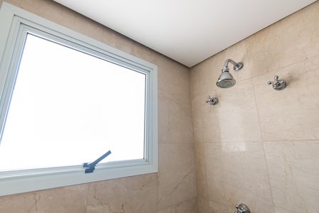 Apartamento para alugar com 342m², 4 quartos e 4 vagas Apartamento para alugar com 342m², 4 quartos e 4 vagasBanheiro da suíte 1