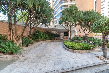 Apartamento para alugar com 342m², 4 quartos e 4 vagas Apartamento para alugar com 342m², 4 quartos e 4 vagasEntrada