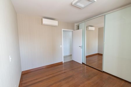 Apartamento para alugar com 342m², 4 quartos e 4 vagas Apartamento para alugar com 342m², 4 quartos e 4 vagasSuíte 2