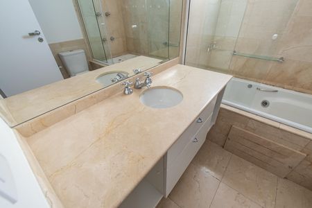 Apartamento para alugar com 342m², 4 quartos e 4 vagas Apartamento para alugar com 342m², 4 quartos e 4 vagasBanheiro da suíte 3