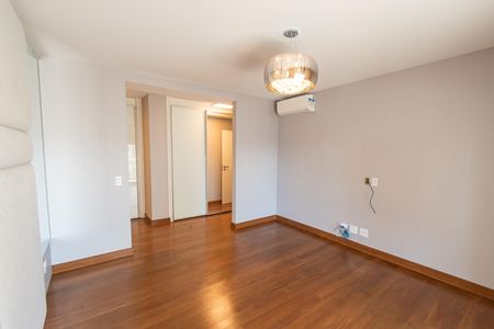 Apartamento para alugar com 342m², 4 quartos e 4 vagas Apartamento para alugar com 342m², 4 quartos e 4 vagasSuíte 4