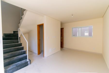 Casa de condomínio à venda com 76m², 2 quartos e 2 vagasSala