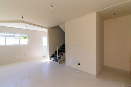 Casa de condomínio à venda com 76m², 2 quartos e 2 vagasSala