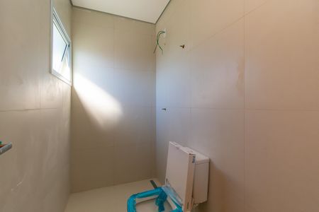 Casa de condomínio à venda com 76m², 2 quartos e 2 vagasBanheiro da Suíte 1