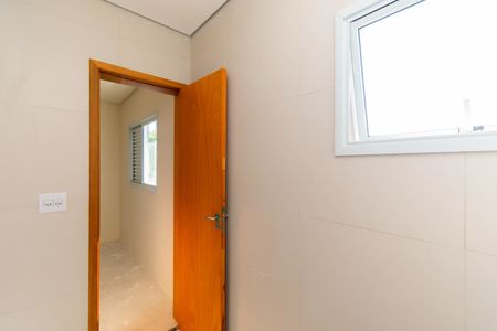 Casa de condomínio à venda com 76m², 2 quartos e 2 vagasBanheiro da Suíte 1