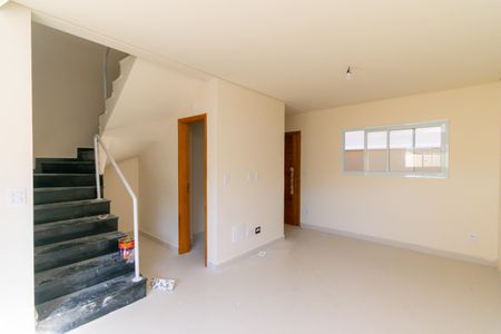 Casa de condomínio à venda com 76m², 2 quartos e 2 vagasSala