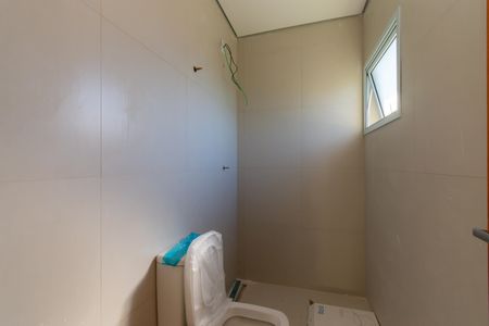 Casa de condomínio à venda com 76m², 2 quartos e 1 vagaBanheiro da Suíte 1