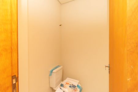 Casa de condomínio à venda com 76m², 2 quartos e 2 vagasLavabo