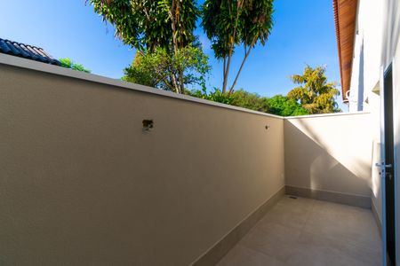 Casa de condomínio à venda com 76m², 2 quartos e 2 vagasVaranda