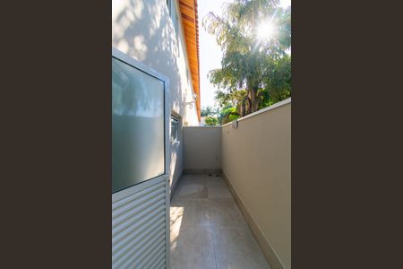 Casa de condomínio à venda com 76m², 2 quartos e 1 vagaVaranda