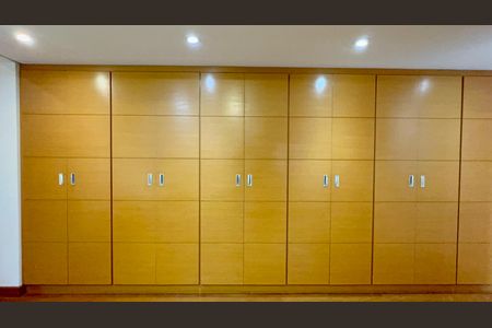 Apartamento à venda com 200m², 2 quartos e 2 vagasCorredor