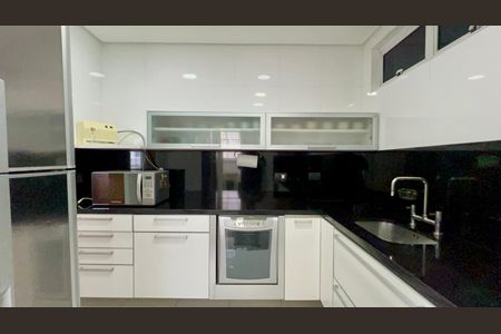 Apartamento à venda com 200m², 2 quartos e 2 vagasCozinha