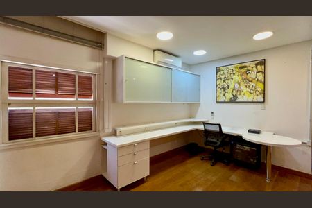 Apartamento à venda com 200m², 2 quartos e 2 vagasEscritório