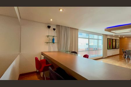 Apartamento à venda com 200m², 2 quartos e 2 vagasSala de TV