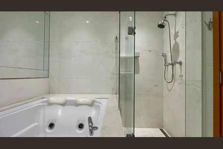 Apartamento à venda com 200m², 2 quartos e 2 vagasBanheiro da Suíte