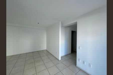 Apartamento à venda com 57m², 2 quartos e 1 vaga Apartamento à venda com 57m², 2 quartos e 1 vagaSala