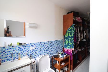 Casa à venda com 240m², 5 quartos e 4 vagasBanheiro da Suíte Casa 3