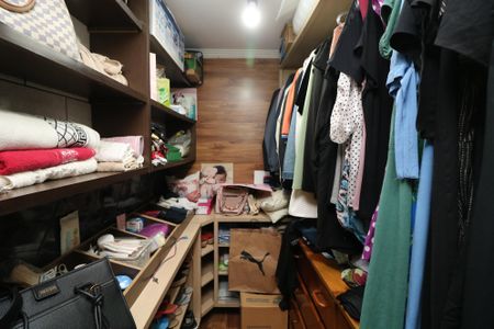 Casa à venda com 240m², 5 quartos e 4 vagasSuíte Casa 2