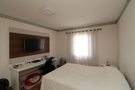 Casa à venda com 240m², 5 quartos e 4 vagasQuarto Casa 2