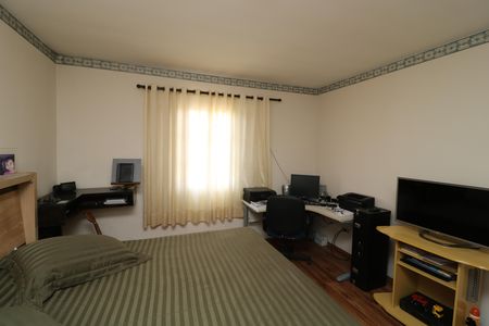 Casa à venda com 240m², 5 quartos e 4 vagasSuíte Casa 2