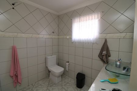 Casa à venda com 240m², 5 quartos e 4 vagasBanheiro Casa 2