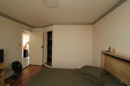 Casa à venda com 240m², 5 quartos e 4 vagasSuíte Casa 2