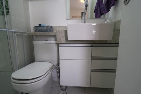 Apartamento à venda com 65m², 3 quartos e 2 vagasBanheiro da Suíte