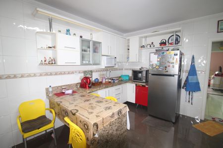 Casa à venda com 243m², 4 quartos e 4 vagasCozinha