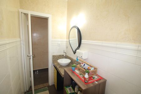 Casa à venda com 243m², 4 quartos e 4 vagasBanheiro