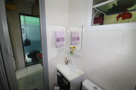 Casa à venda com 243m², 4 quartos e 4 vagasBanheiro 2