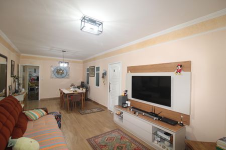 Casa à venda com 243m², 4 quartos e 4 vagasSala