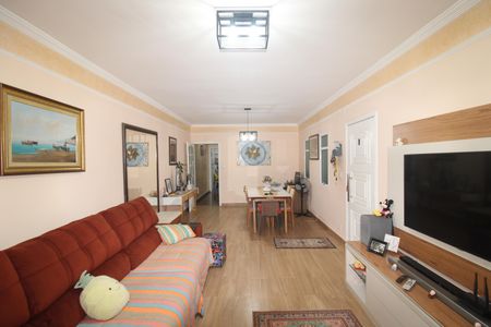 Casa à venda com 243m², 4 quartos e 4 vagasSala