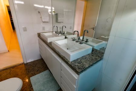 Apartamento à venda com 176m², 3 quartos e 3 vagasBanheiro da Suíte 3