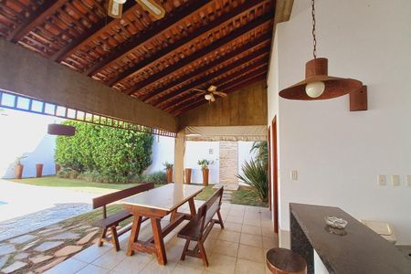 Casa de condomínio para alugar com 398m², 4 quartos e 2 vagas Casa de condomínio para alugar com 398m², 4 quartos e 2 vagasÁrea comum - Churrasqueira