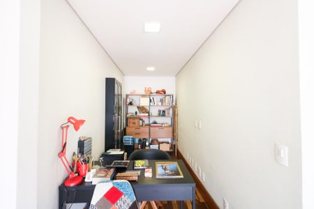 Casa à venda com 380m², 3 quartos e 6 vagas Casa à venda com 380m², 3 quartos e 6 vagasEscritório/Corredor