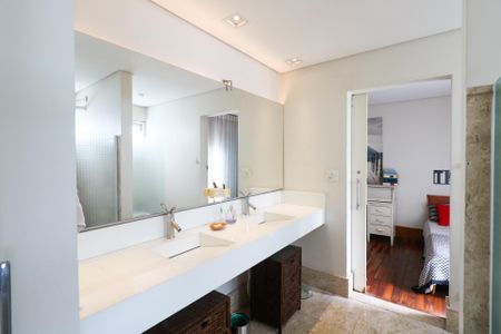 Casa à venda com 380m², 3 quartos e 6 vagas Casa à venda com 380m², 3 quartos e 6 vagasBanheiro - Quarto 1 e 2